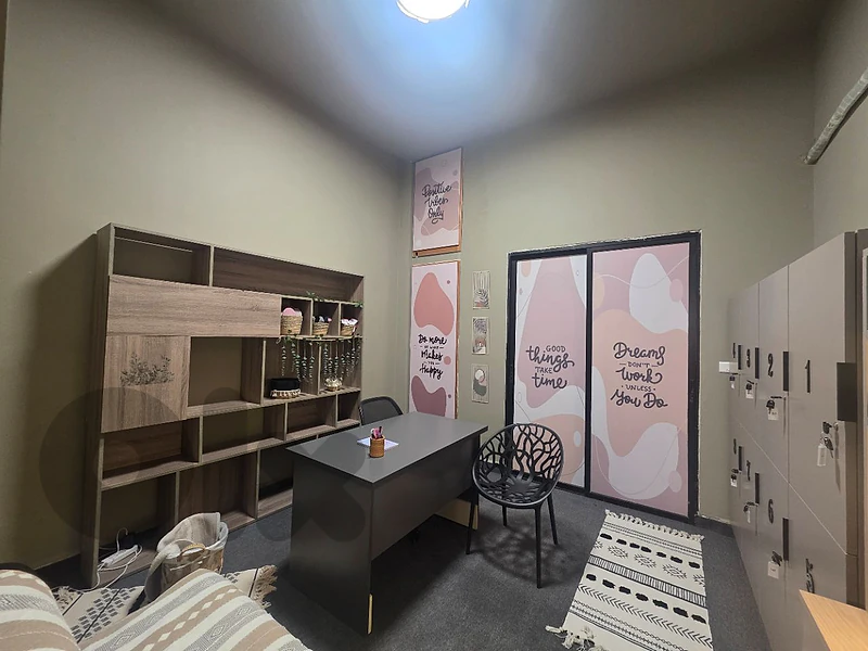 Fully Furnished and decorated office for Rent مكتب مفروش للايجار