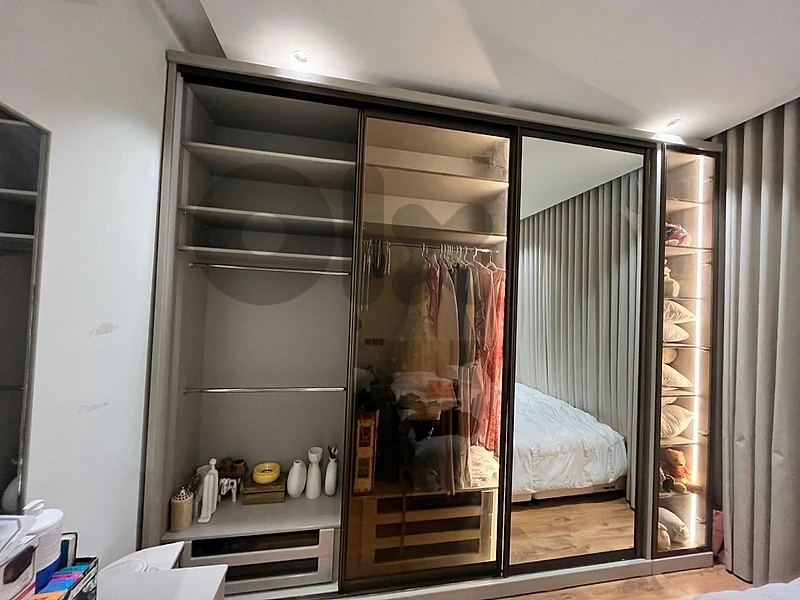 Wardrobe high quality like new