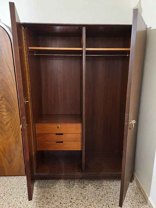 خزانة درفتين موديل قديم خشب closet