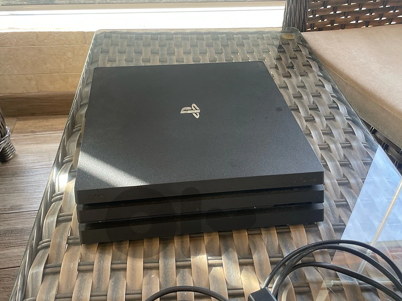 PS4 Pro + Fifa 19 220$