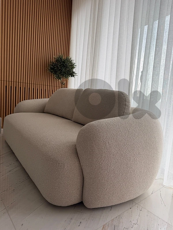 Brand-new, never-used sofas, made to measure