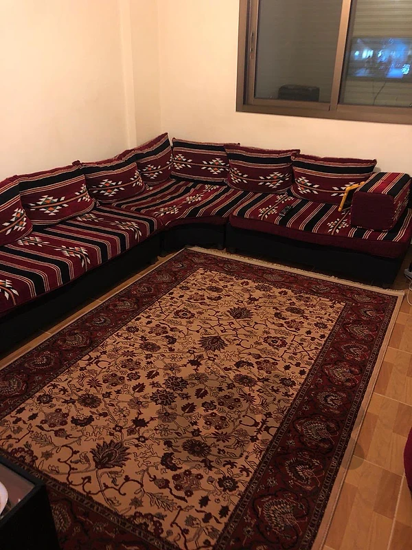 قعدة للبيع