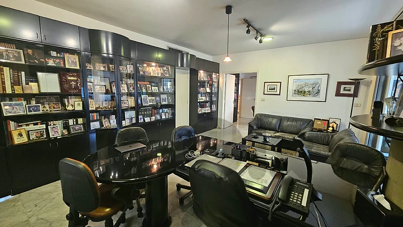 Office for rent in Achrafieh Sassine مكتب للإيجار في الأشرفية - ساسين