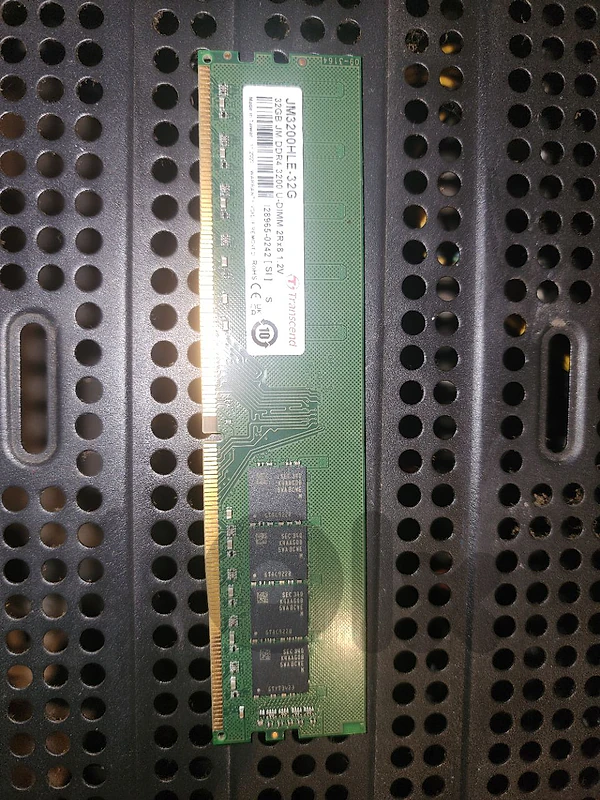 32 GB RAM DDR4 32 GB RAM DDR4