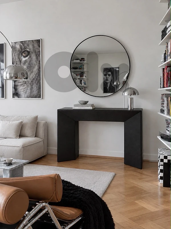 console tabel with mirror