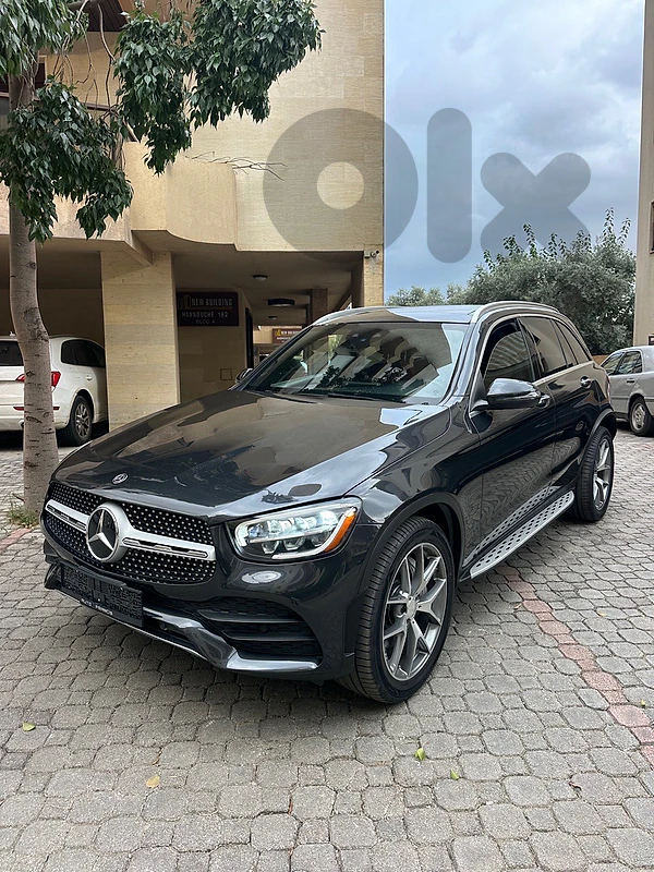 Mercedes GLC 300 AMG-line 4matic 2020 dark gray (clean carfax)