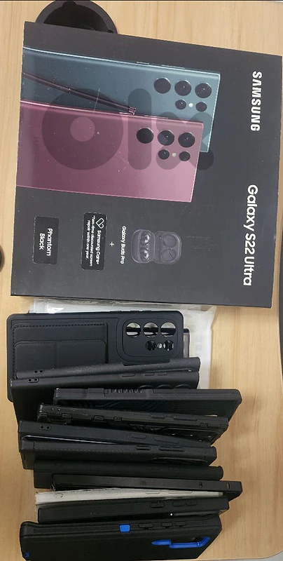 S22 Ultra 256 like new with box & Accessories