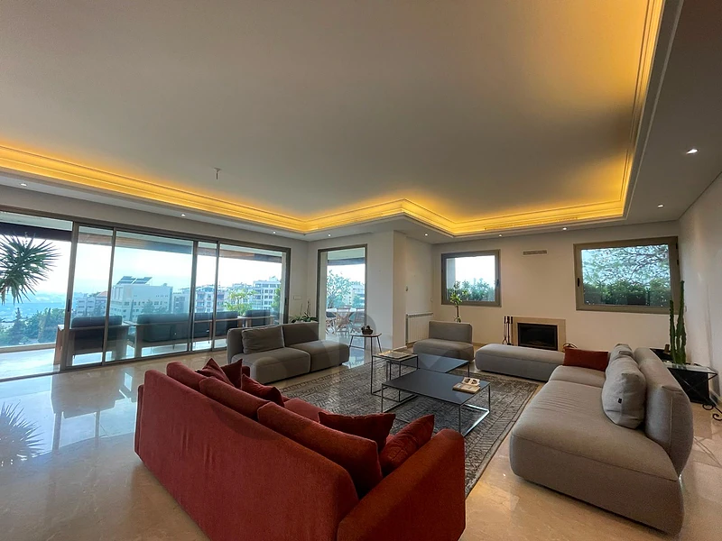 Apartment for sale in Yarze 2,000,000$ شقة فاخرة للبيع في اليرزة