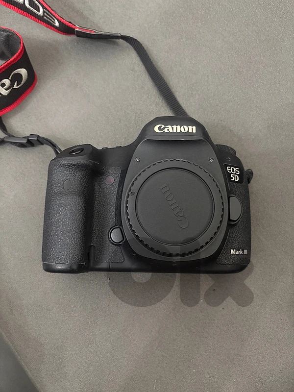 Canon 5d iii including 2 batteries and charger