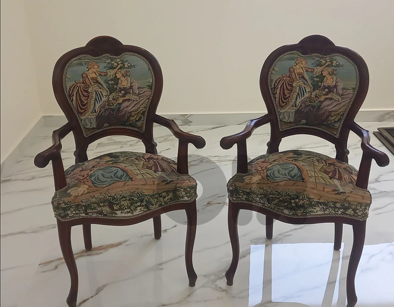 2 chaires antiques