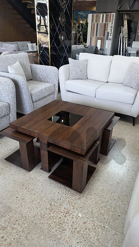 طاولة نصف مع اربعة صغار. Center table mobila