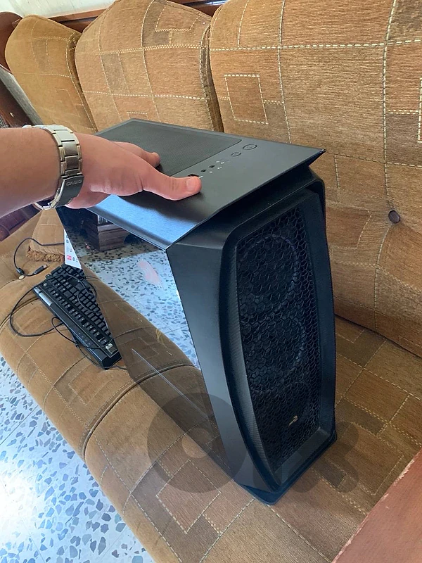 بي سي قيمنق i7 جيل تاسع وكرت شاشة RTX2060 super رام 16 بحالة نظيفة جدا