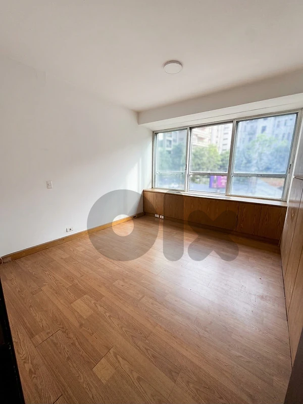 Office for Rent in Saifi | 200 sqm Second Floor with 5 Offices