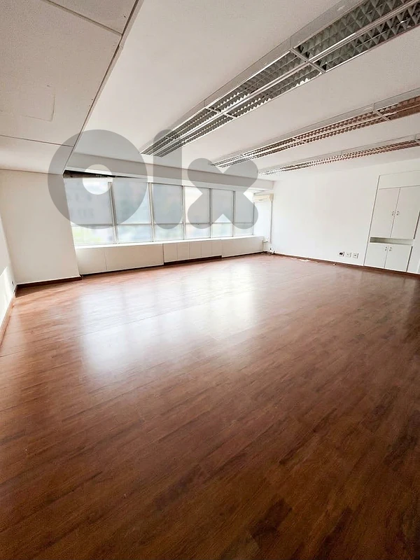 Bright and spacious 200 sqm office for rent in Saifi/Tabaris