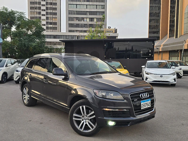 Audi Q7 s line Company source Awd 7 seats Top car !!!