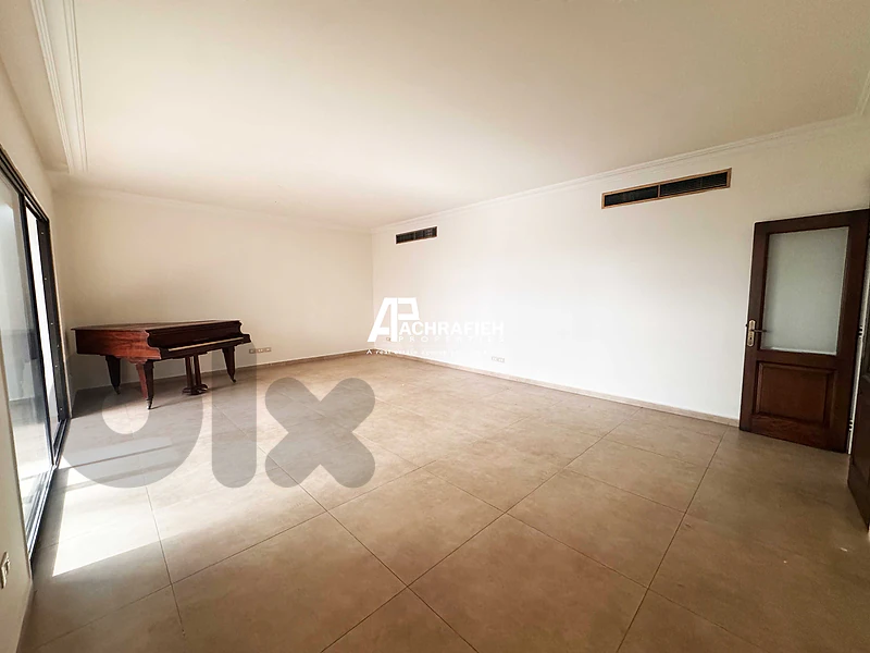 Office for Rent In Sodeco - مكتب للأجار في الأشرفية