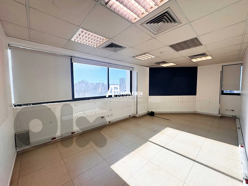 Office for Rent In Sodeco - مكتب للأجار في الأشرفية