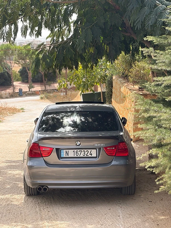 BMW 3-Series 2011 e90