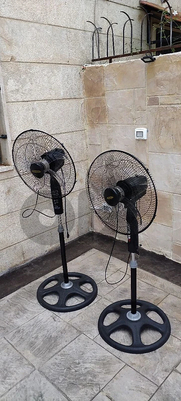 2 fans