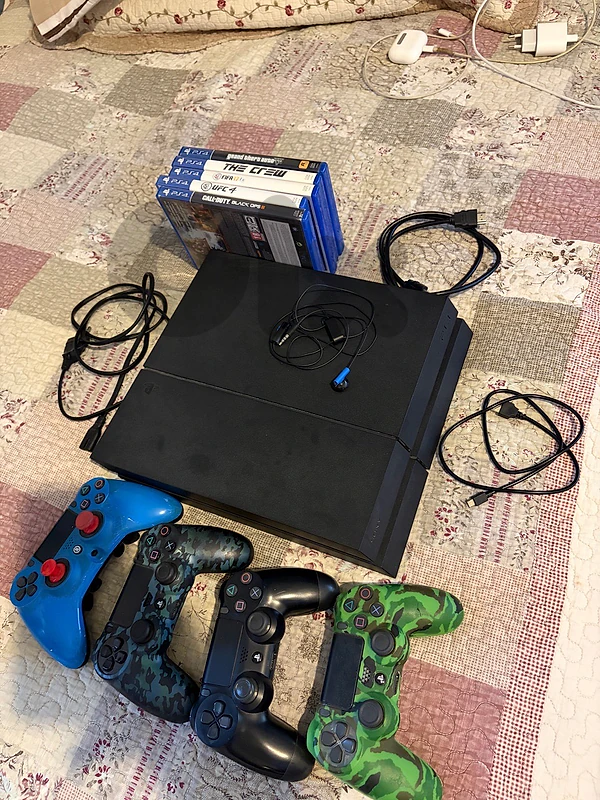 PLAYSTATION 4