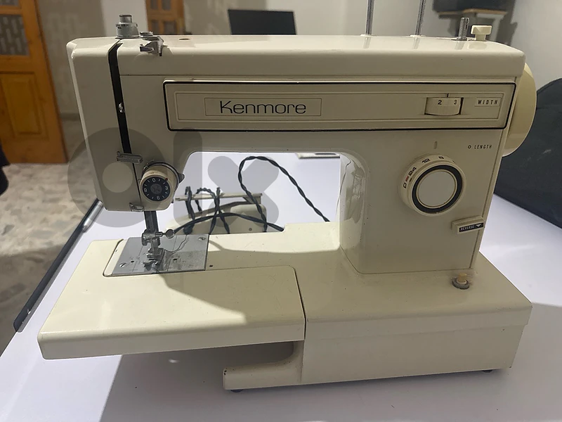 Electric Sewing Machine / مكنة خياطة على الكهرباء.