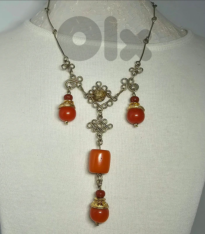 50$ ​Antique Style Wire Scroll Cherry Amber Bakelite Pendant Necklace