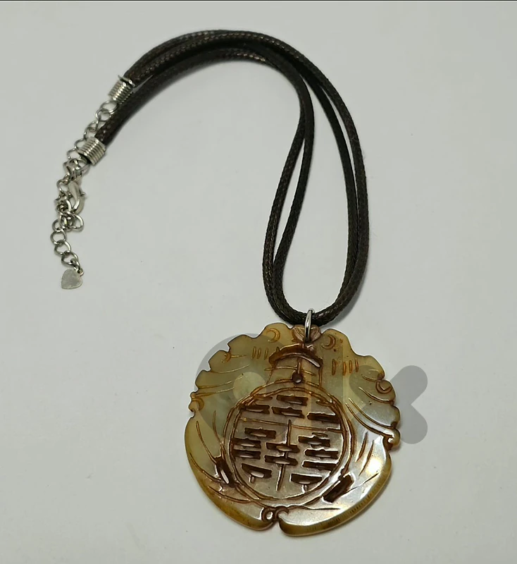 15$ ​Vintage Chinese Carved Jadeite Round Pendant with Wax Cord Chain