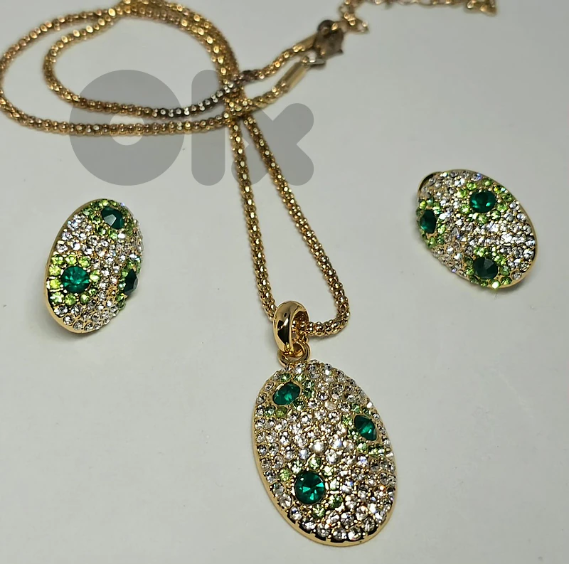 15$ Gold-Plated Oval Crystal & Green Gemstone Necklace & Earrings Set
