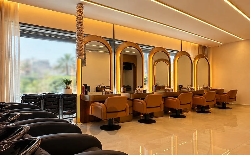 Hair Salon for Sale in Jnah Primeصالون حلاقة للبيع في الجناح