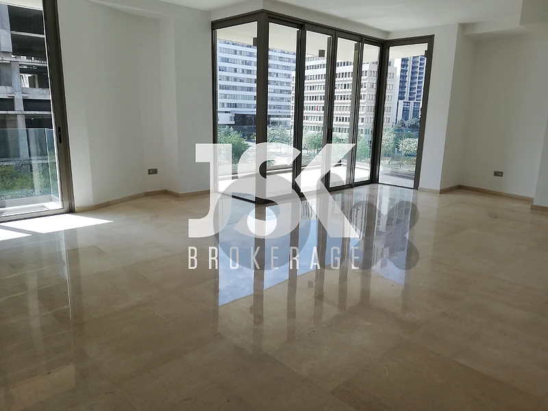 L10720 Luxurious 2-Bedroom Apartment for Sale in Downtown