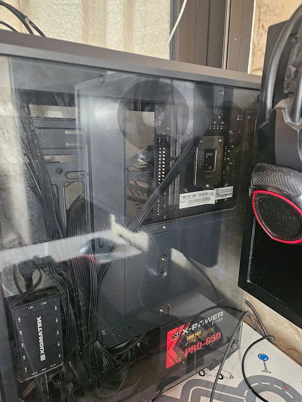 كمبيوتر 8700 i7 مع شاشة lg