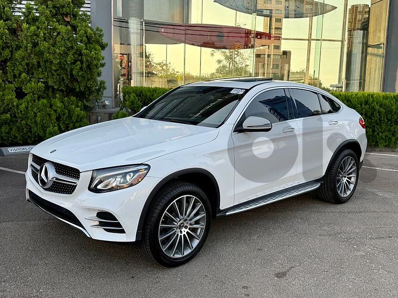 GLC 300 COUPE AMG  2018 clean carfax