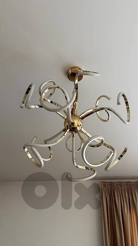 3-Color Changing Chandelier ✨