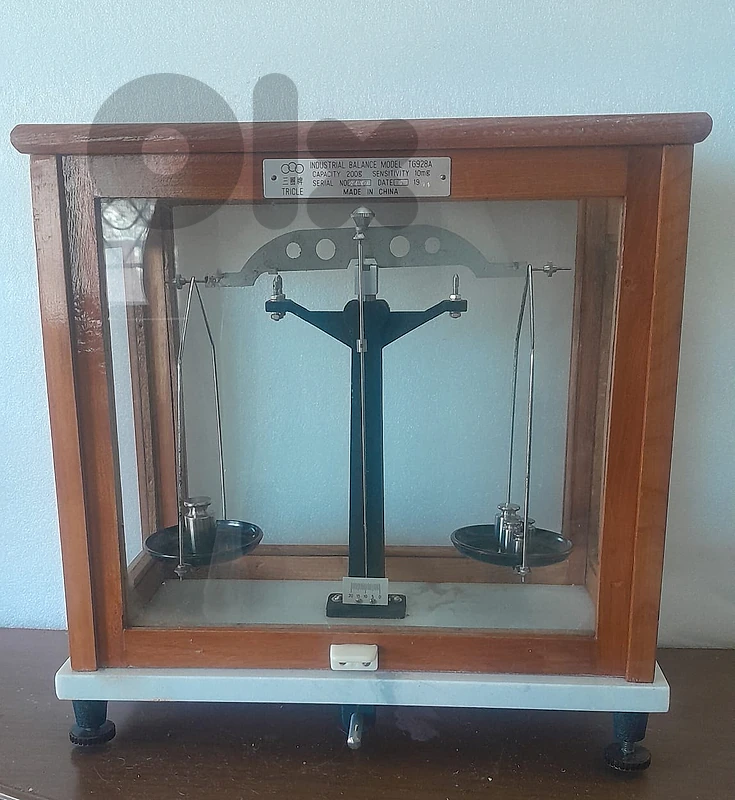1920s Chinese laboratory scale