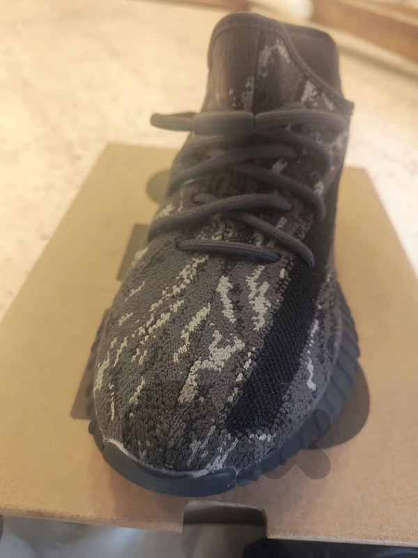 adidas YeezY boost 350 v2 adidas YeezY boost 350 v2