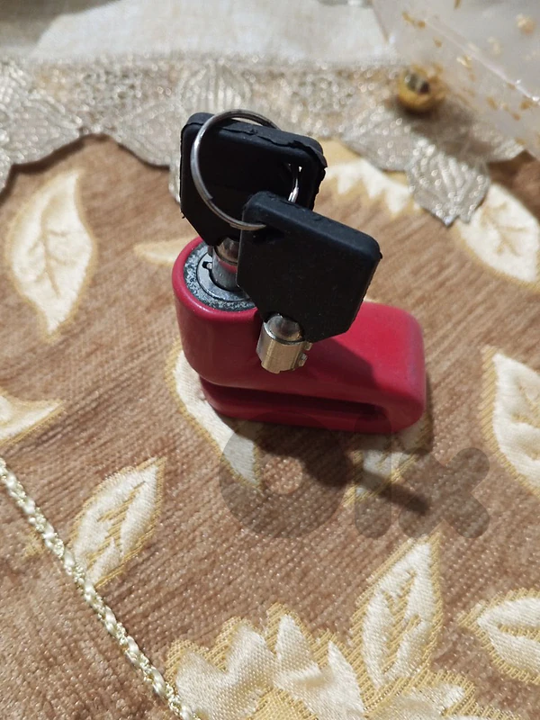 قفل بسكليت ديسك للبيع لون أحمر مستعمل نضيف السعر 5$
