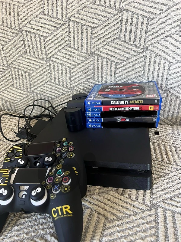 PS4 PlayStation 4