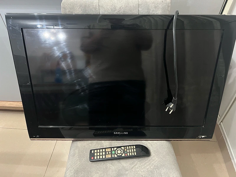 sumsung tv ممتاز شغال ملون جديد سعرو ١٥٠ دولار السعر قابل للنقاش