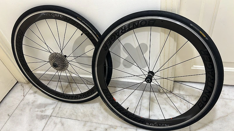 Bontrager Aura 5 TLR Road Wheel set.
