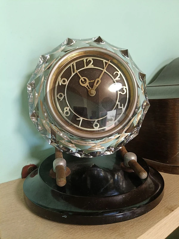 🕰️ Vintage USSR Mayak (Маяк) Crystal Desk / Mantel Clock