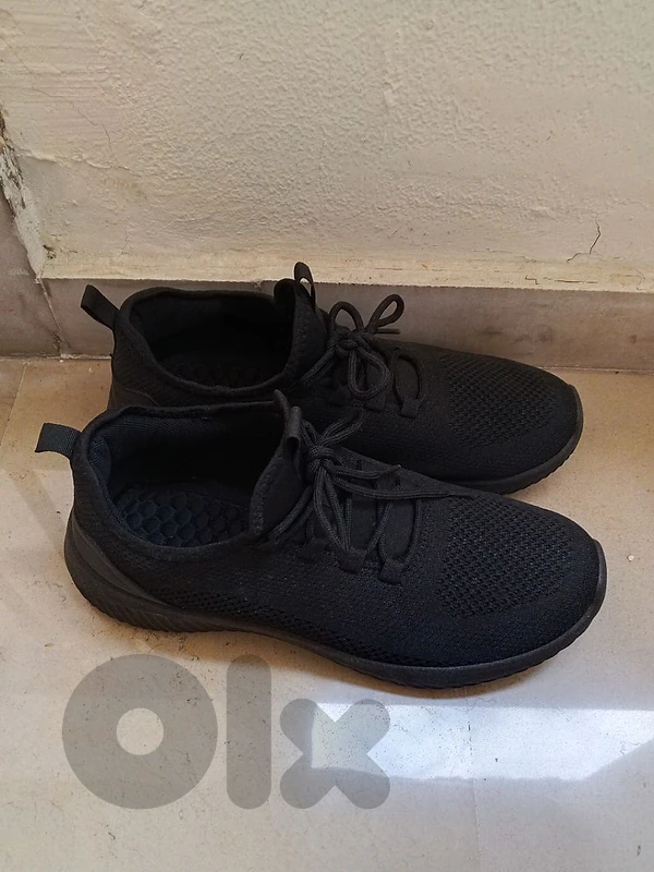 أسبدرين رجالي للبيع ماركة LC WalKlKl شبه جديد قياس 45 السعر 25$