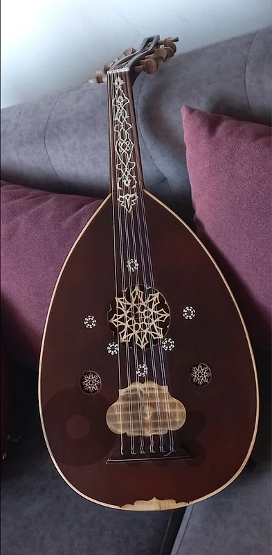 Authentic Oud عود مميّز