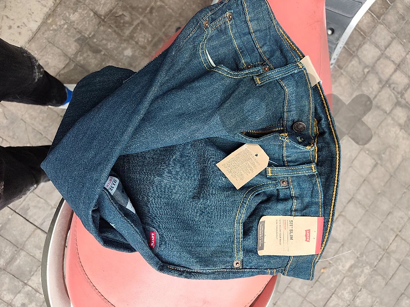 Levis