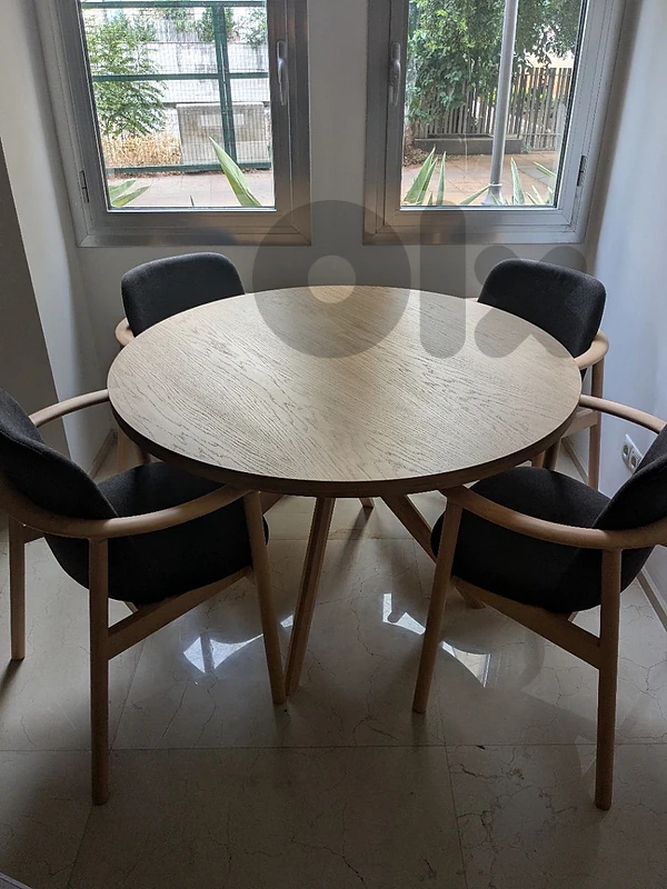 full dining set. excellent condition