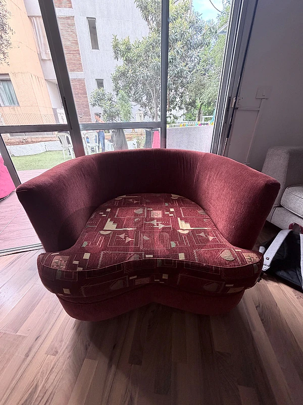 Full Sitting Area In Perfect Condition