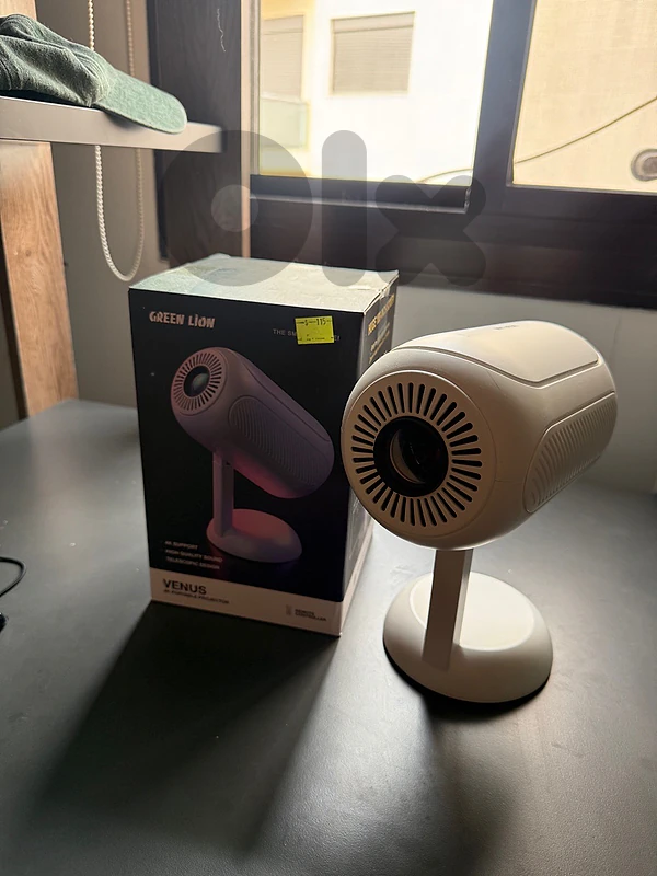 GREENLION TV 4K smart projector with remote