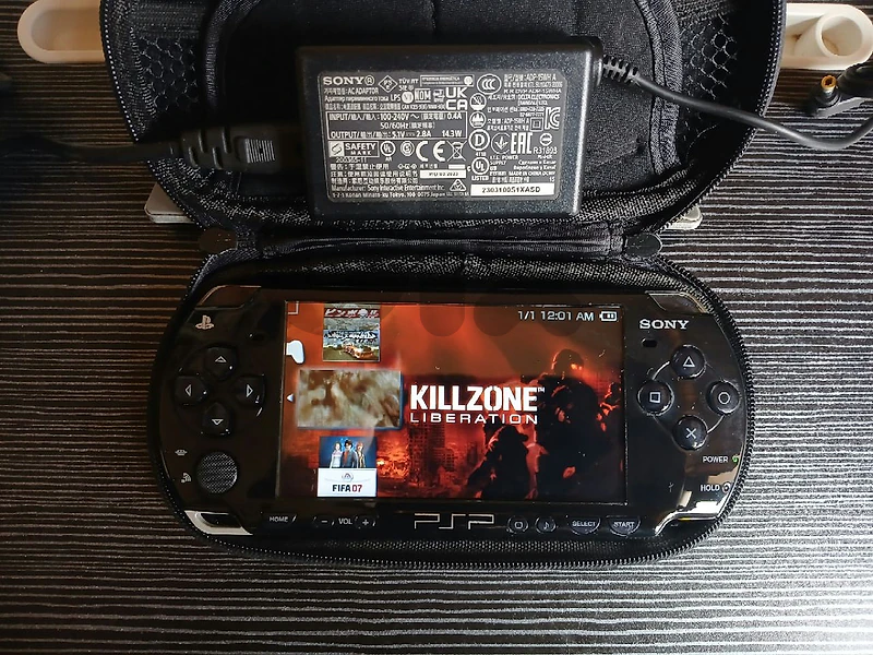 PSP 2000 MODDED WITH GAMES