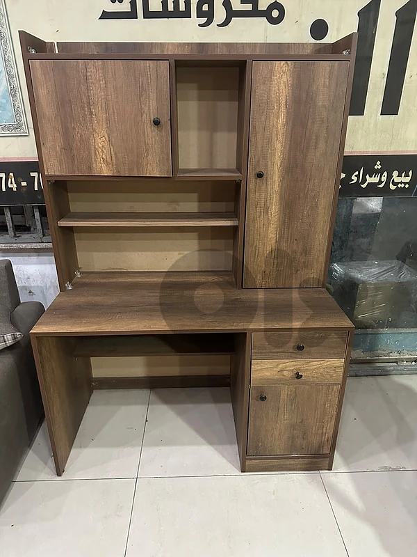 مكتبة شغل توصاية كتير نظيفة