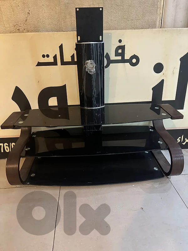 طاولة Tv شغل برا ماليزي قزاز كلا كتير مرتبة ونظيفة