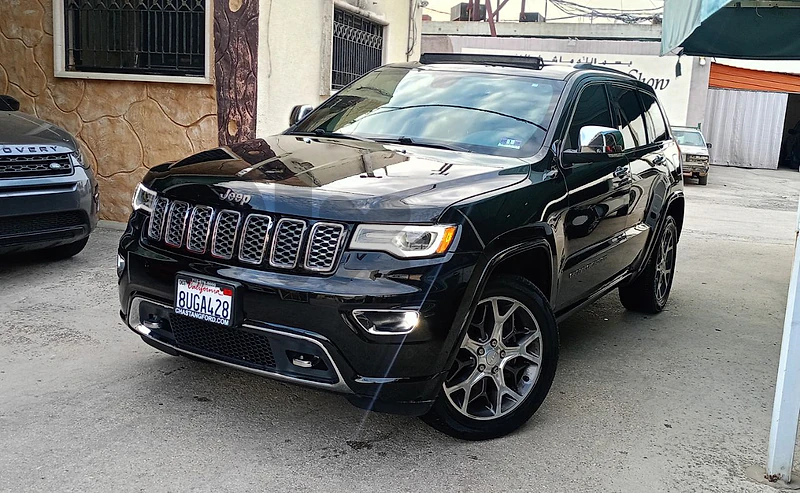 Jeep Grand Cherokee 2019 overland V6 4x4 clean Carfax